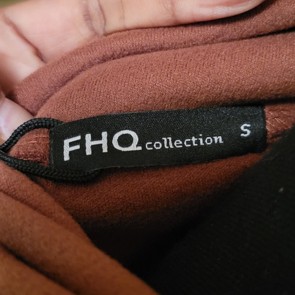 FHQ Collection Long Turtleneck Tunic with front asymetrical split, NWT - Picture 6 of 7